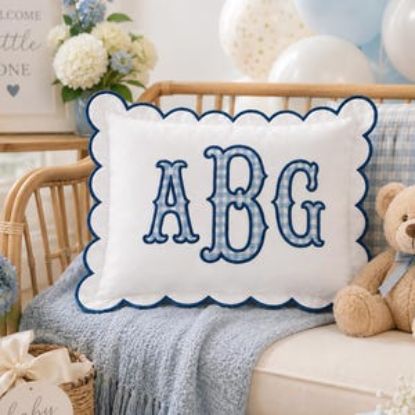 Personalisiertes Monogramm-Kissen für Babys | Kissenbezug mit Vichy-Karo-Applikation und Initialen | Verspielte Kinderzimmerdekoration | Geschenk zur Geburt
